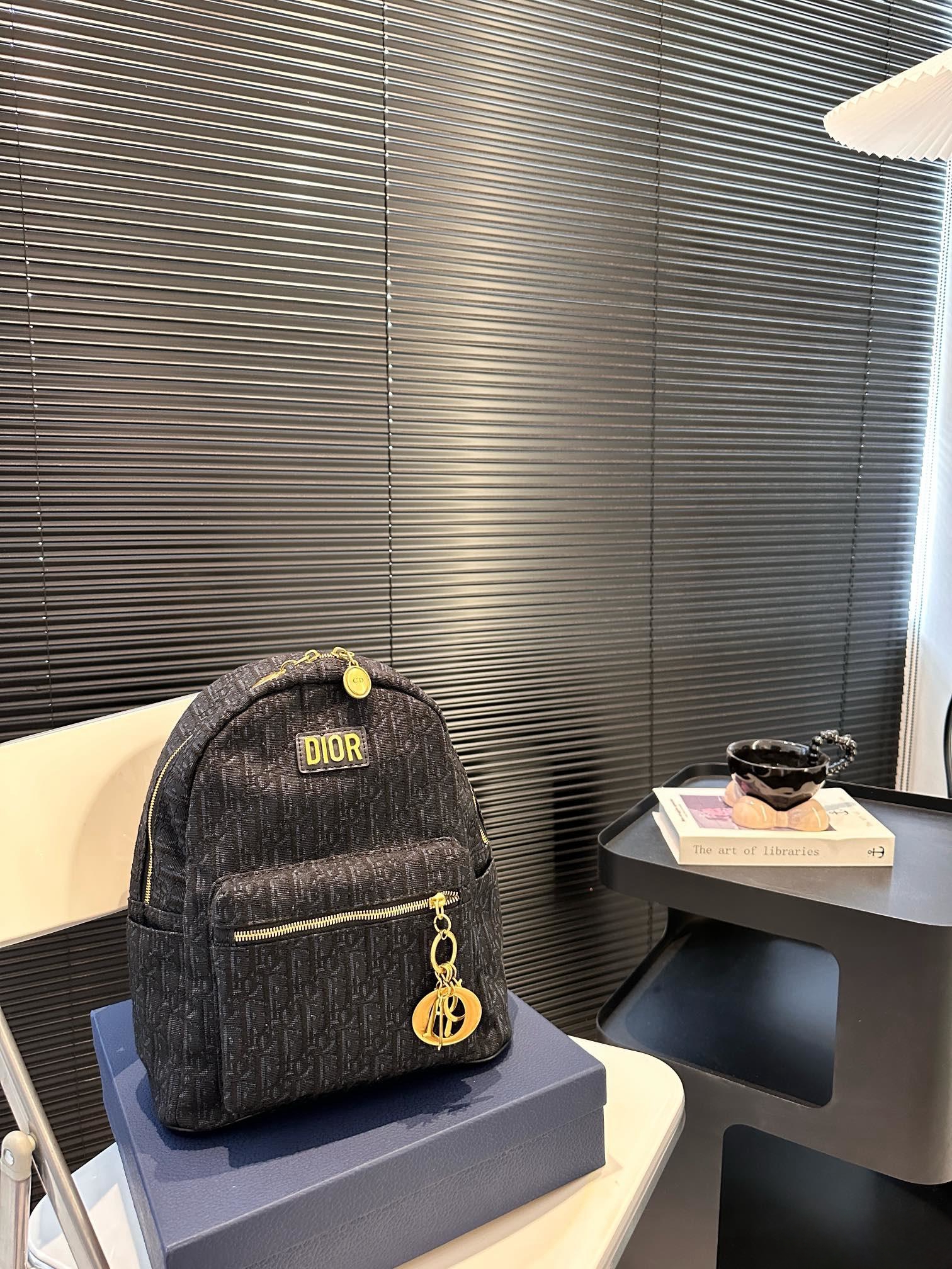 【DIOR公式旗艦店】ディオール リュックサック 当日出荷 好評に付き再入荷！27*32CM 240720