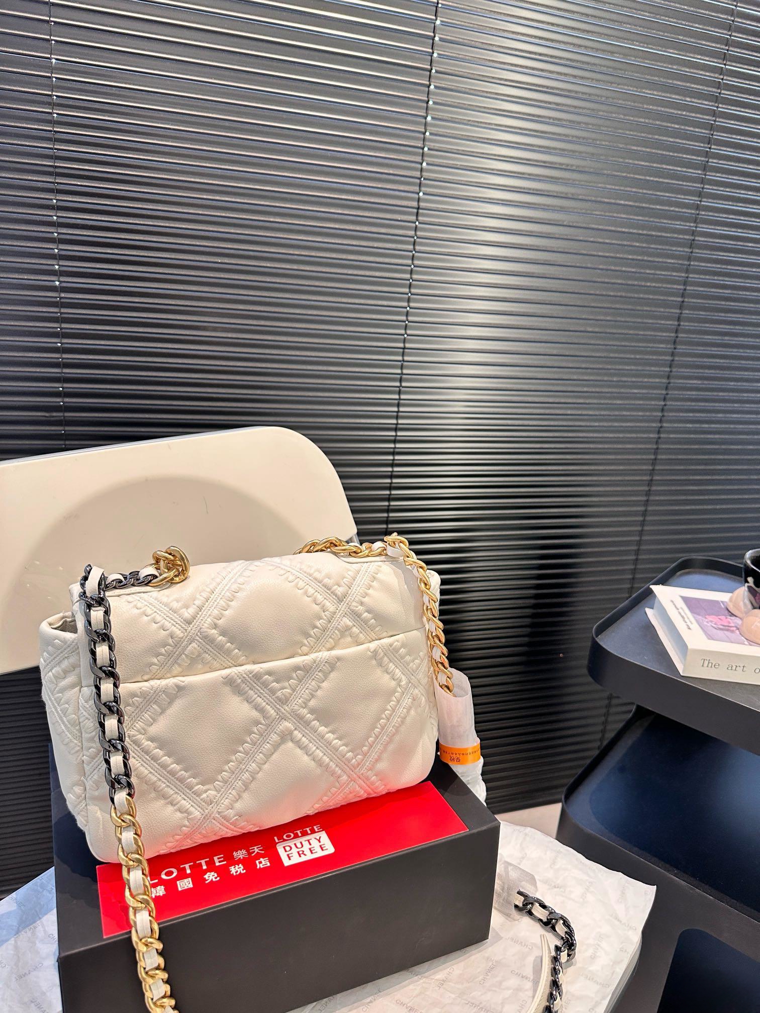 【CHANEL 公式旗艦店】シャネル 斜めがけバッグ 当日出荷 好評に付き再入荷！25*17CM  240723