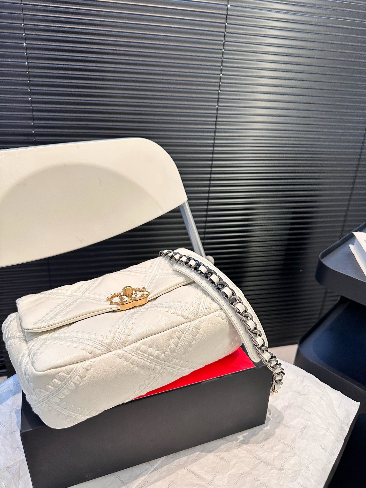 【CHANEL 公式旗艦店】シャネル 斜めがけバッグ 当日出荷 好評に付き再入荷！25*17CM  240723