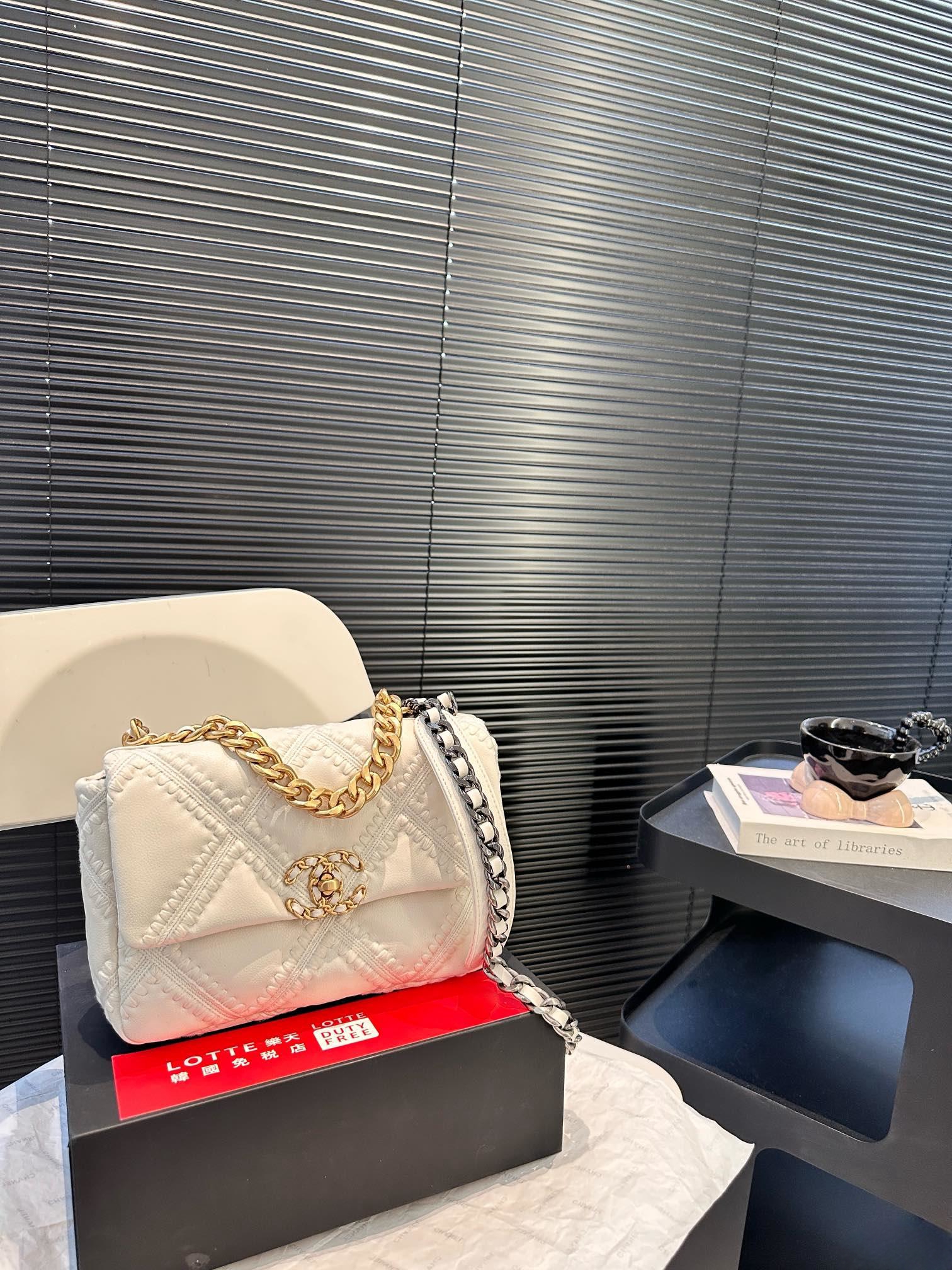 【CHANEL 公式旗艦店】シャネル 斜めがけバッグ 当日出荷 好評に付き再入荷！25*17CM  240723