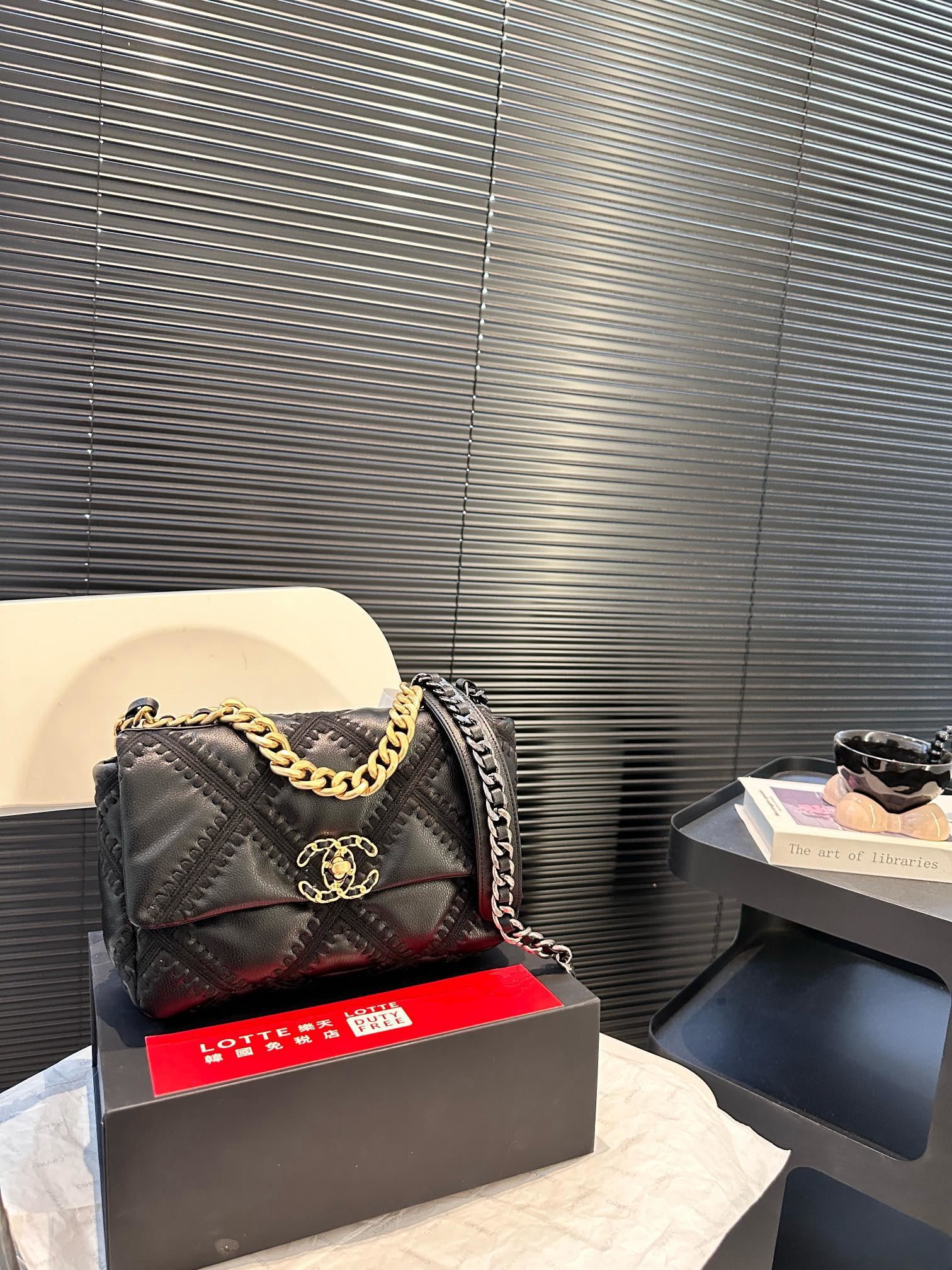 【CHANEL 公式旗艦店】シャネル 斜めがけバッグ 当日出荷 好評に付き再入荷！25*17CM  240723