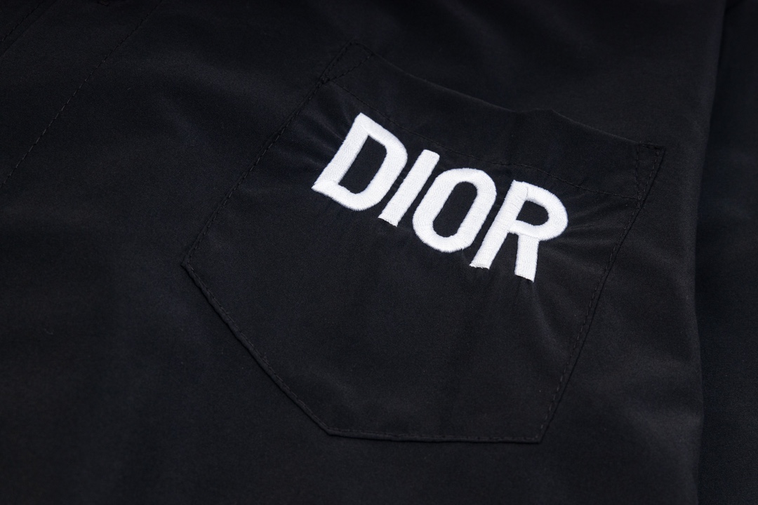【DIOR  公式旗艦店】ディオール  シャツ  ご好評に付き再入荷 240715