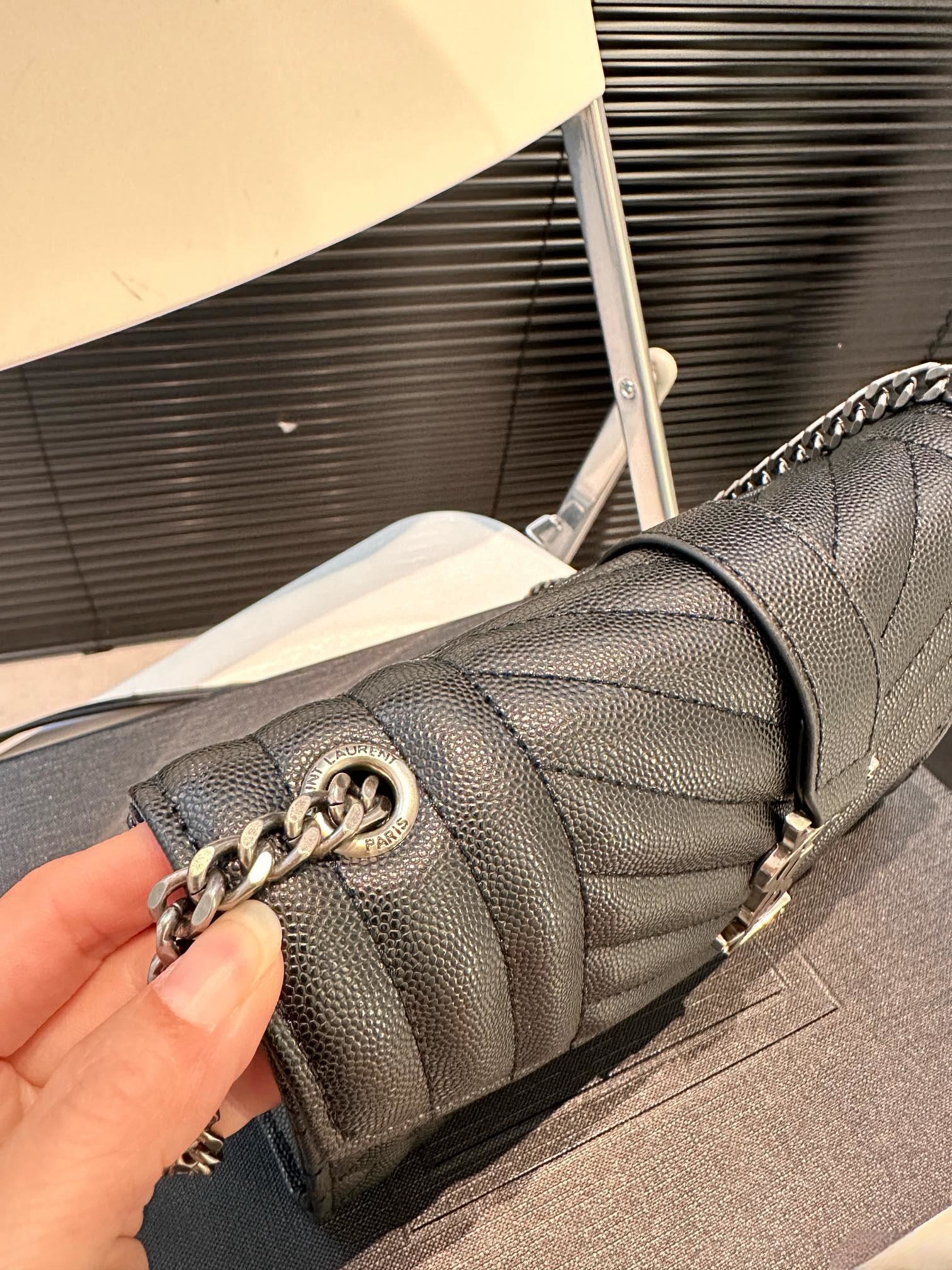 【YSL SAINT LAURENT 公式旗艦店】サンローラン   斜めがけバッグ 当日出荷 好評に付き再入荷！21*15CM  1240722