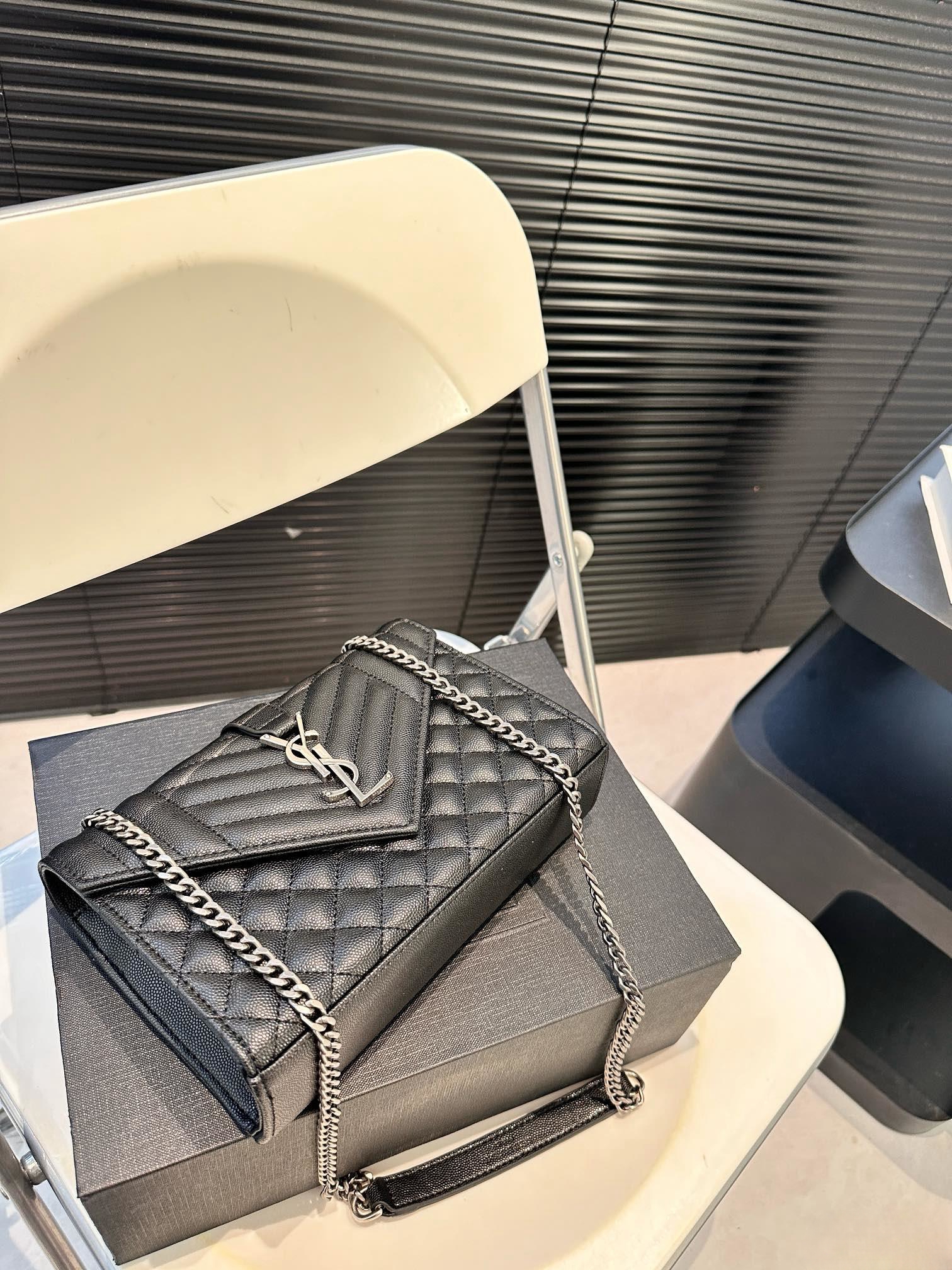 【YSL SAINT LAURENT 公式旗艦店】サンローラン   斜めがけバッグ 当日出荷 好評に付き再入荷！21*15CM  1240722