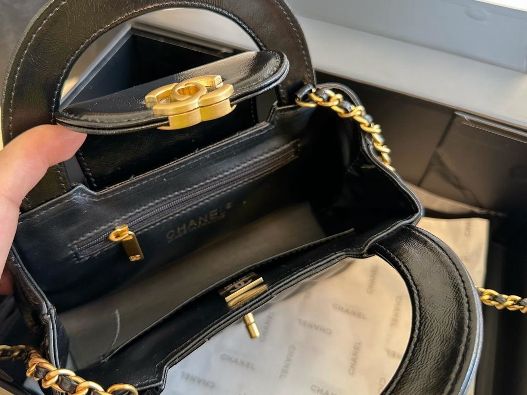 【CHANEL 公式旗艦店】シャネル 斜めがけバッグ 当日出荷 好評に付き再入荷！19*12CM  240723