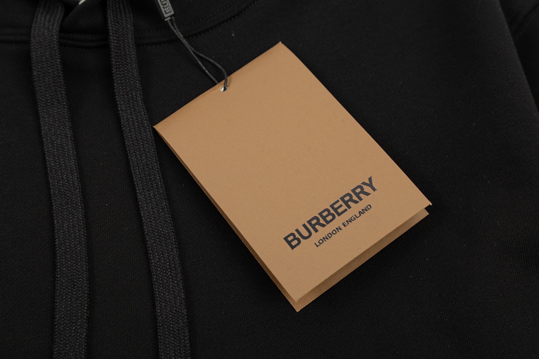 【BURBERRY 公式旗艦店】バーバリー パーカースウェットご好評に付き再入荷 240805