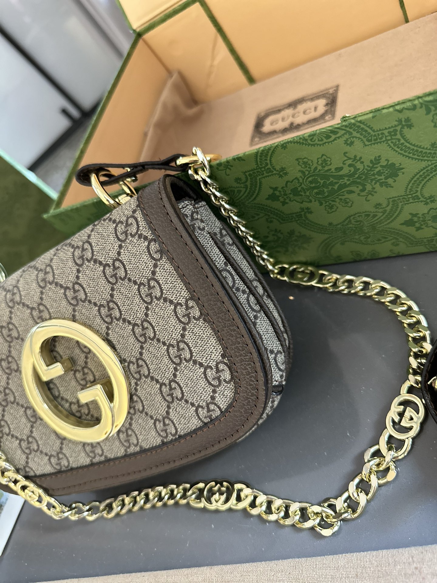 【GUCCI 公式旗艦店】グッチ 斜めがけバッグ 当日出荷 好評に付き再入荷！23CM  240724