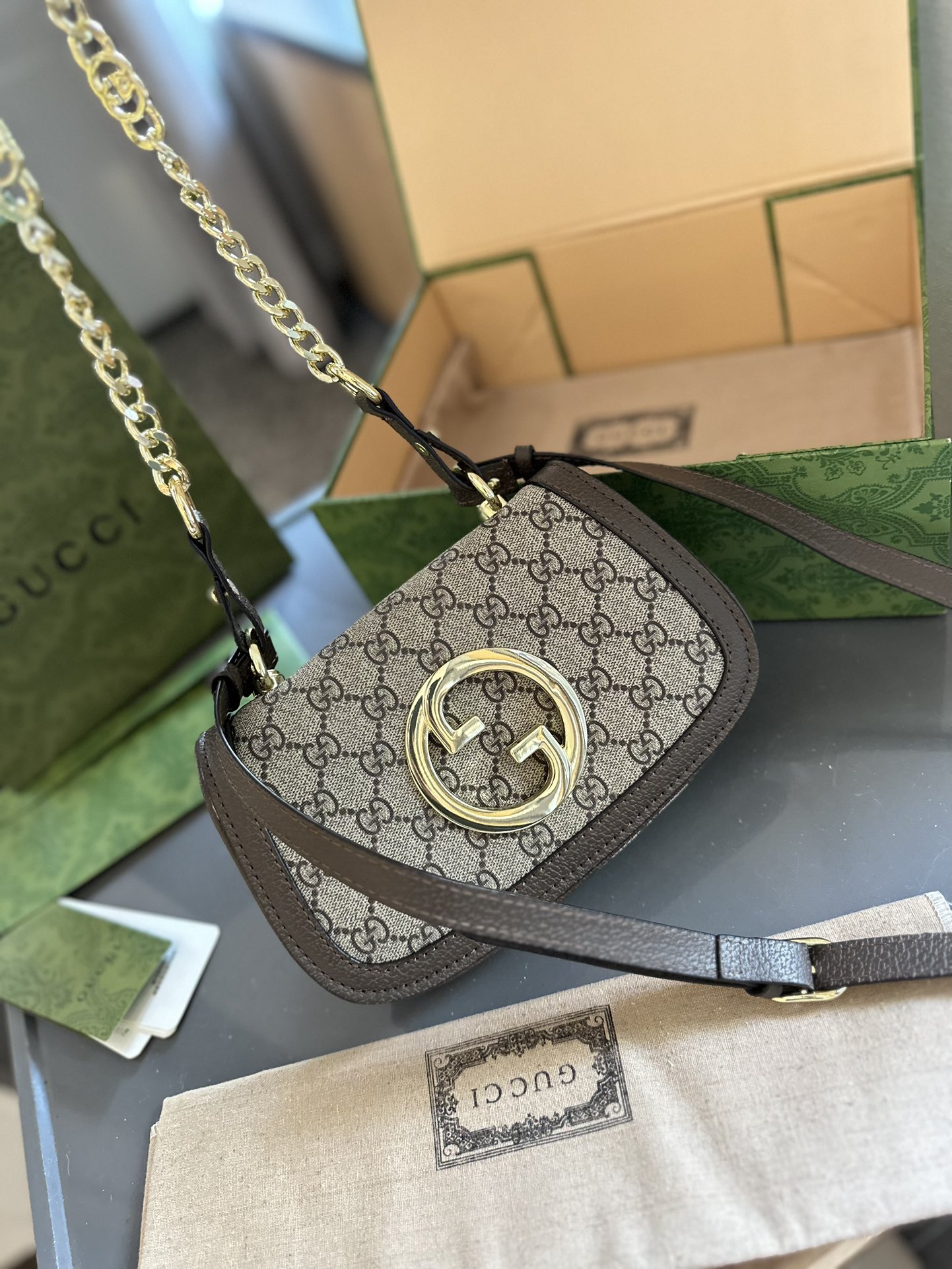 【GUCCI 公式旗艦店】グッチ 斜めがけバッグ 当日出荷 好評に付き再入荷！23CM  240724