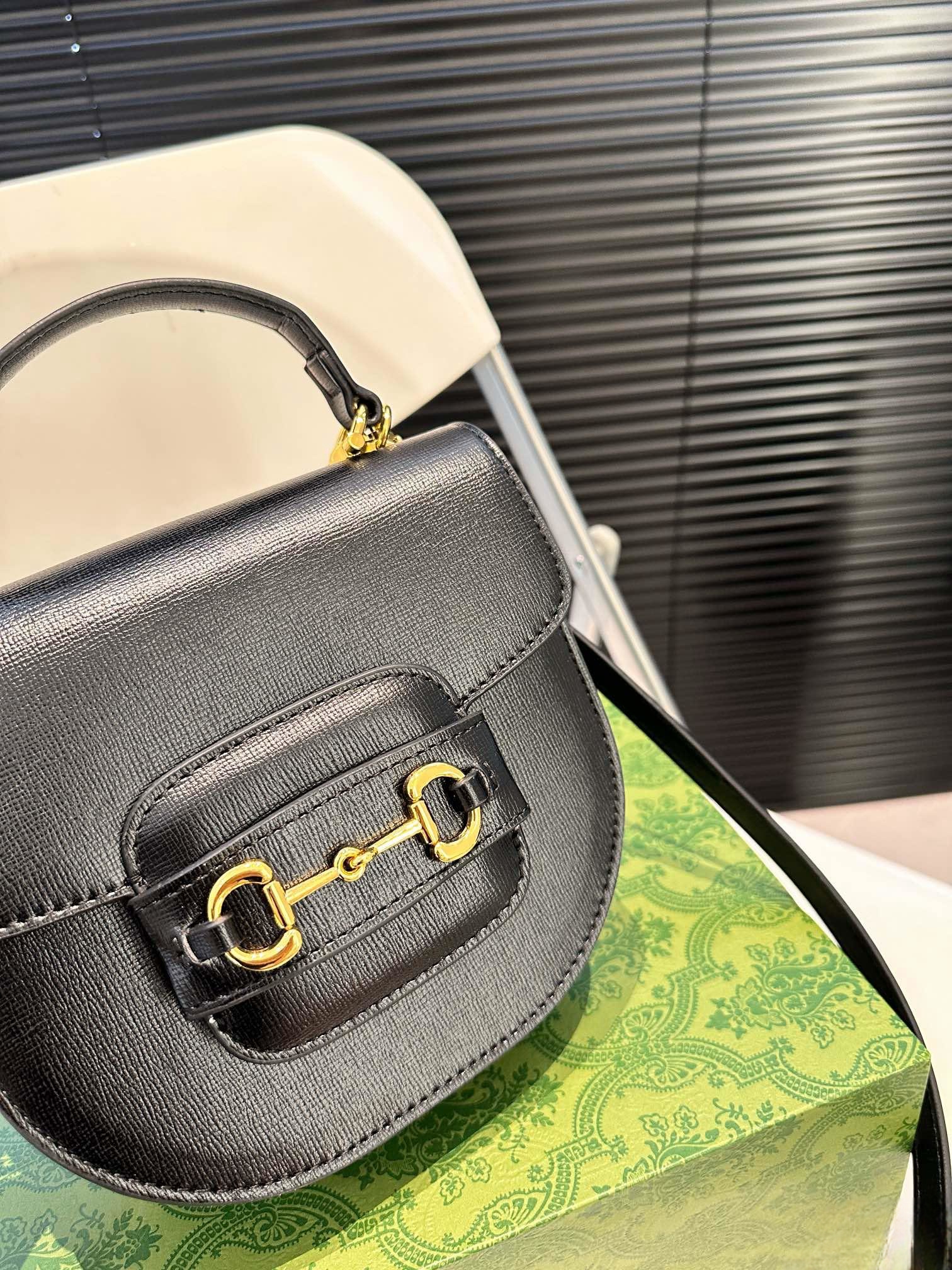 【GUCCI 公式旗艦店】グッチ 斜めがけバッグ 当日出荷 好評に付き再入荷！19*17.5CM  240724