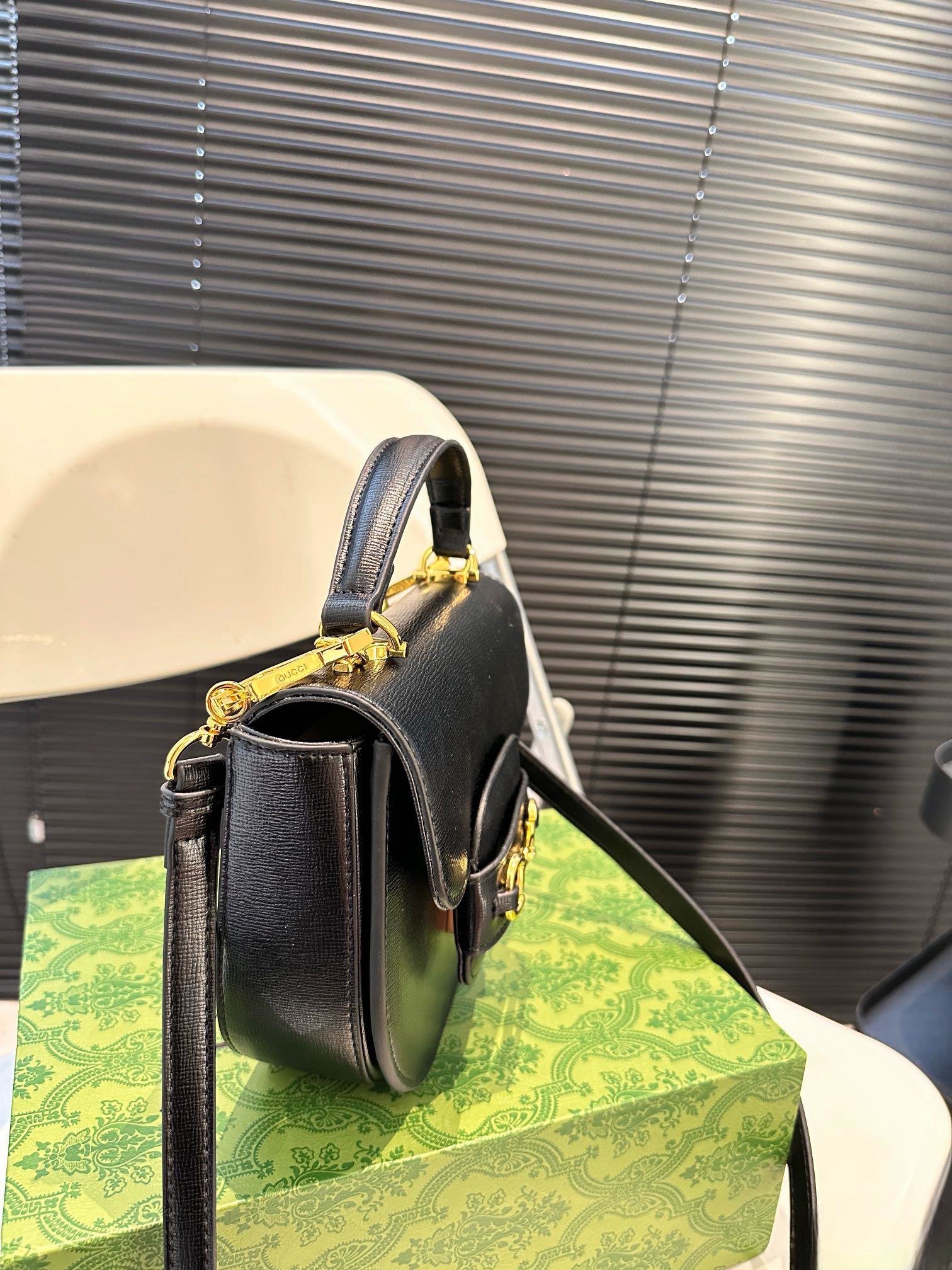 【GUCCI 公式旗艦店】グッチ 斜めがけバッグ 当日出荷 好評に付き再入荷！19*17.5CM  240724