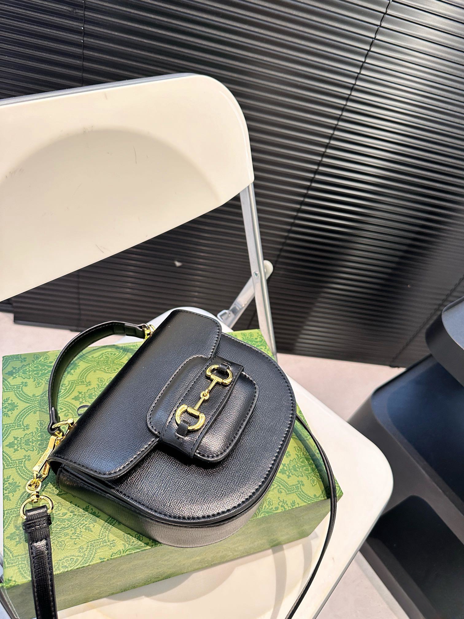 【GUCCI 公式旗艦店】グッチ 斜めがけバッグ 当日出荷 好評に付き再入荷！19*17.5CM  240724