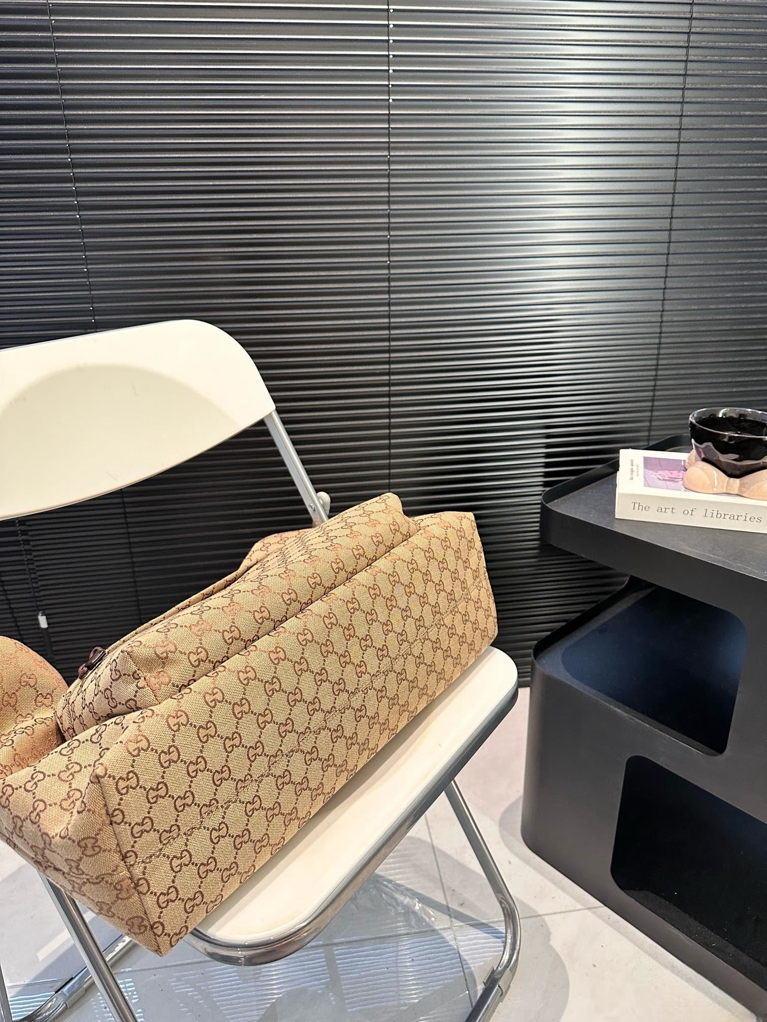 【GUCCI 公式旗艦店】グッチ ハンドバッグ 当日出荷 好評に付き再入荷！44*31CM  240724