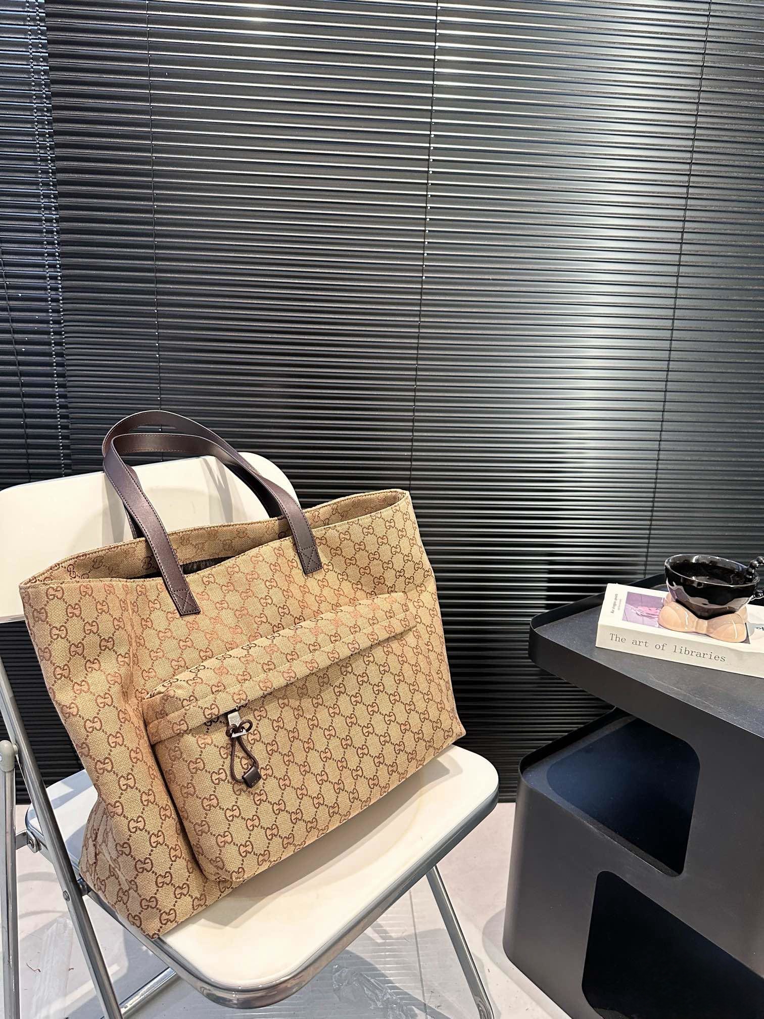 【GUCCI 公式旗艦店】グッチ ハンドバッグ 当日出荷 好評に付き再入荷！44*31CM  240724