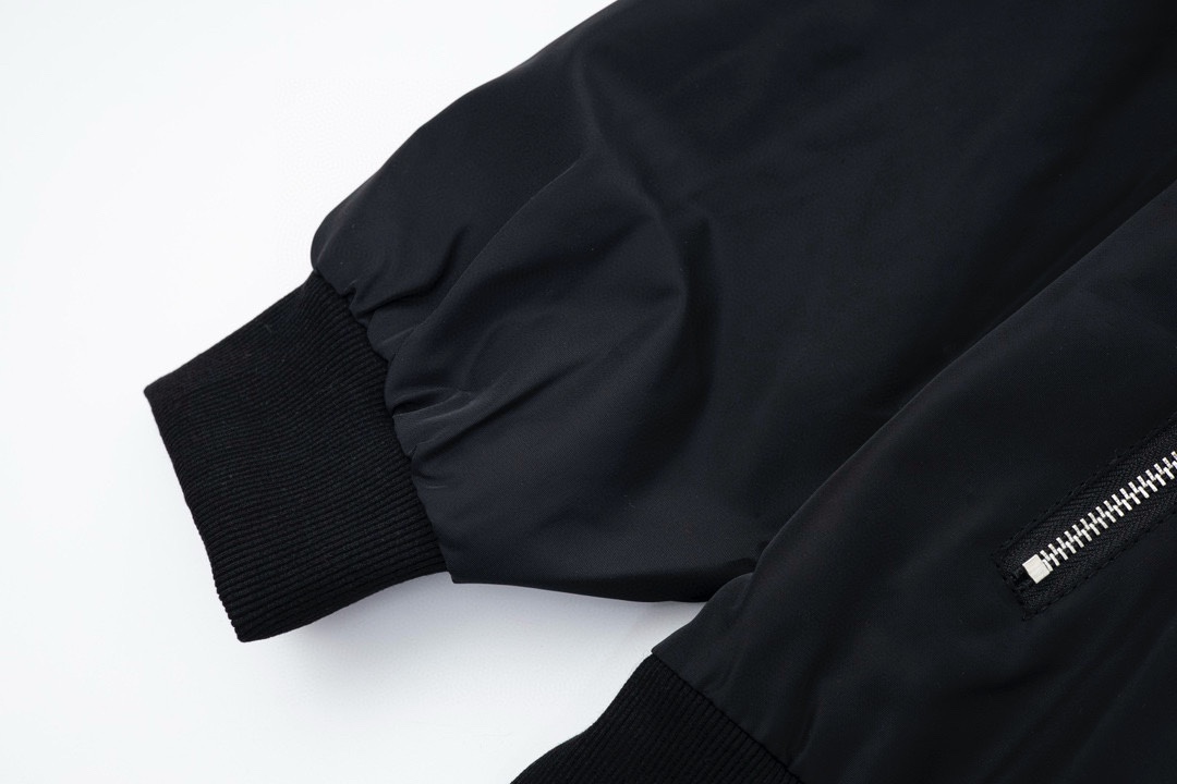 【BALENCIAGA 公式旗艦店】 バレンシアガ  ジャケット着 好評に付き再入荷 240826