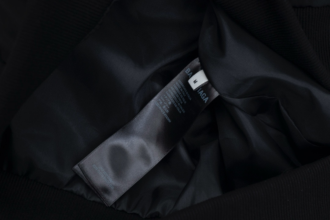 【BALENCIAGA 公式旗艦店】 バレンシアガ  ジャケット着 好評に付き再入荷 240826