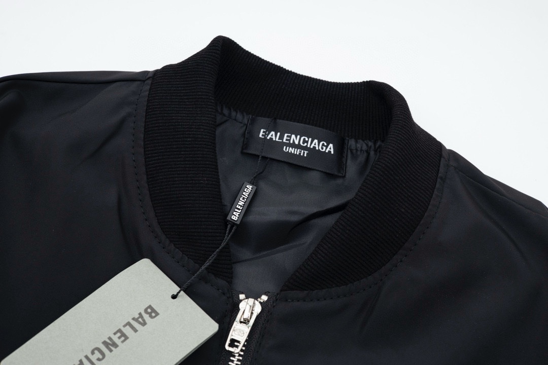【BALENCIAGA 公式旗艦店】 バレンシアガ  ジャケット着 好評に付き再入荷 240826