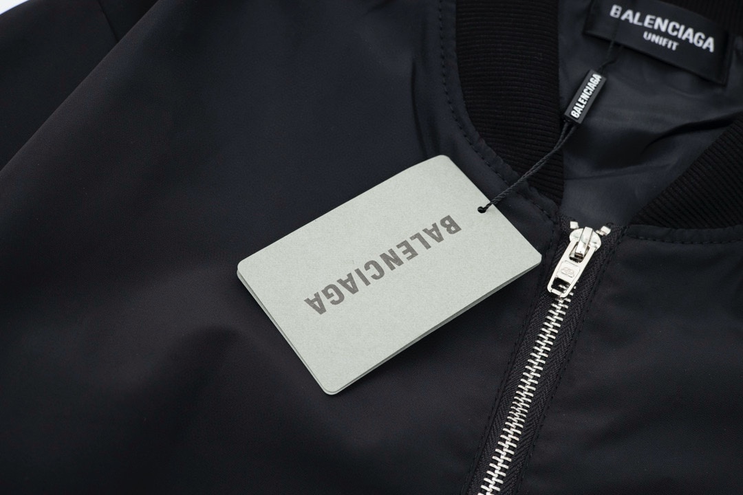 【BALENCIAGA 公式旗艦店】 バレンシアガ  ジャケット着 好評に付き再入荷 240826