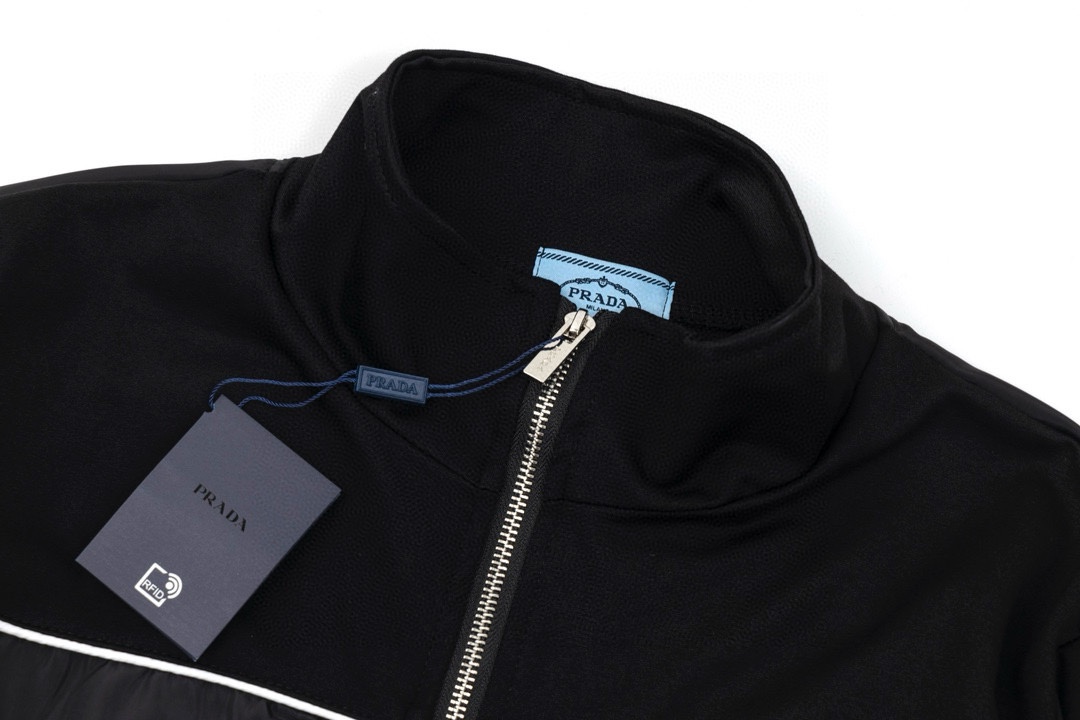 【PRADA  公式旗艦店】プラダ  ジャケット着 好評に付き再入荷 240826