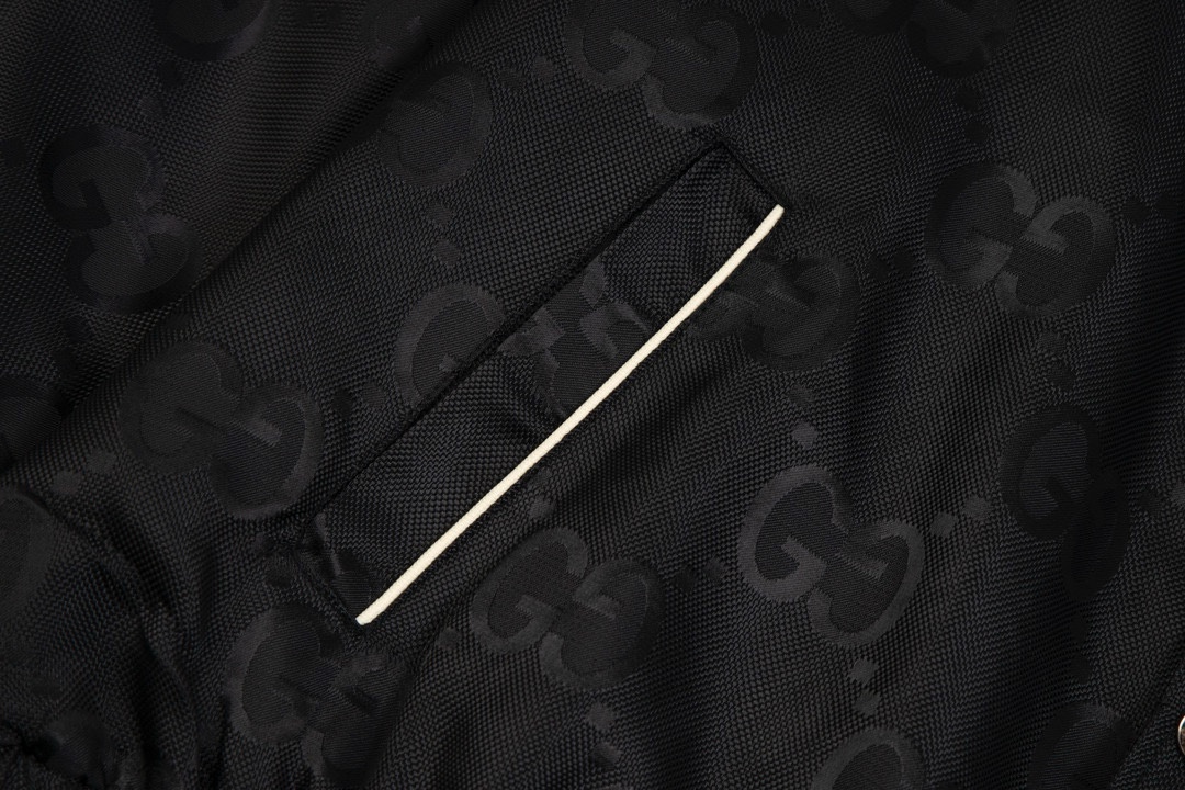 【GUCCI  公式旗艦店】グッチ  ジャケット着 好評に付き再入荷 240826