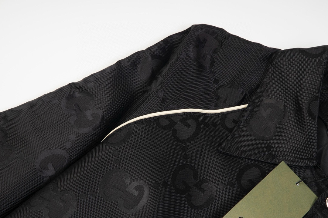 【GUCCI  公式旗艦店】グッチ  ジャケット着 好評に付き再入荷 240826