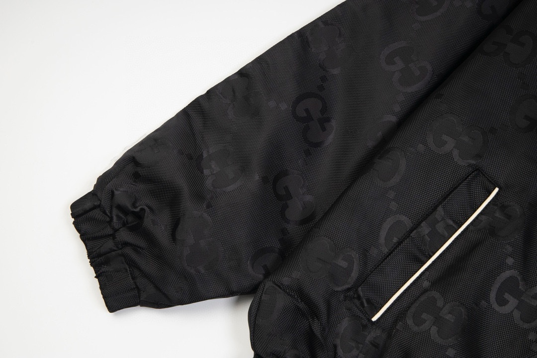 【GUCCI  公式旗艦店】グッチ  ジャケット着 好評に付き再入荷 240826