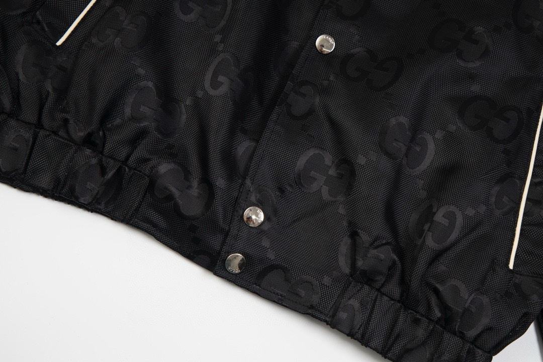 【GUCCI  公式旗艦店】グッチ  ジャケット着 好評に付き再入荷 240826