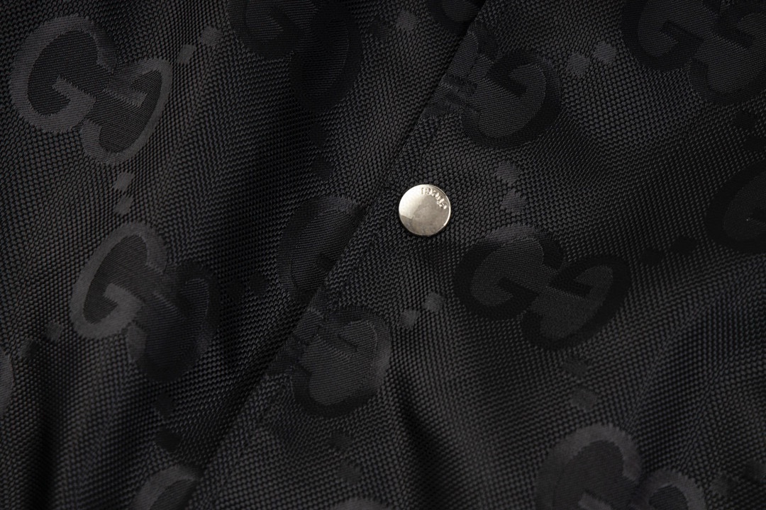 【GUCCI  公式旗艦店】グッチ  ジャケット着 好評に付き再入荷 240826