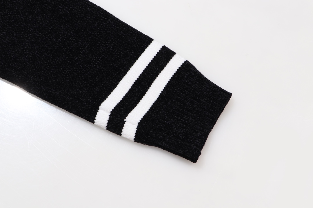 【DIOR  公式旗艦店】ディオール  セーター好評に付き再入荷！ 241031