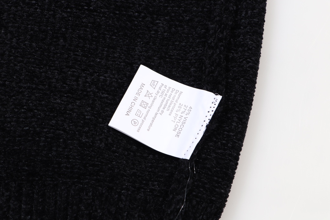 【DIOR  公式旗艦店】ディオール  セーター好評に付き再入荷！ 241031