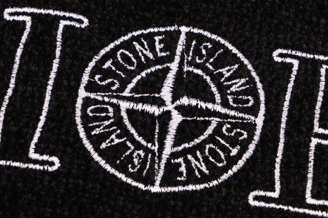 【DIOR  公式旗艦店】ディオール  セーター好評に付き再入荷！ 241031