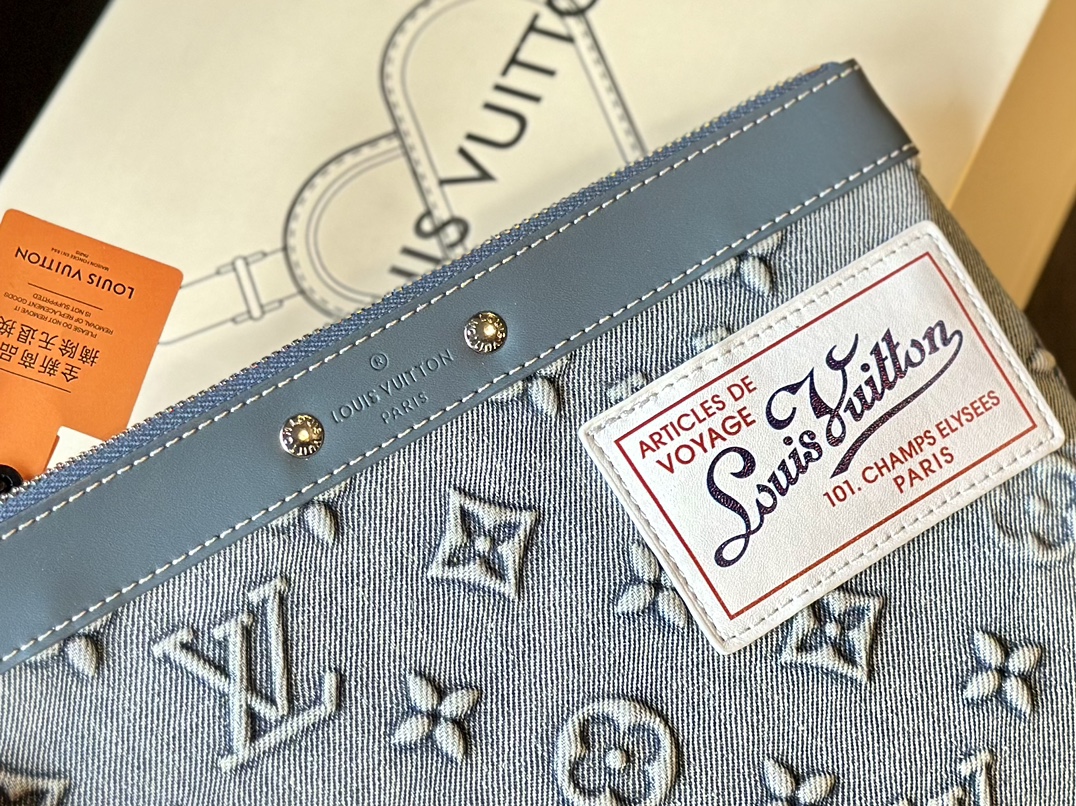 【LOUIS VUITTON  公式 旗艦店】 ルイヴィトン   クラッチバッグ 当日出荷 好評に付き再入荷！27*18CM