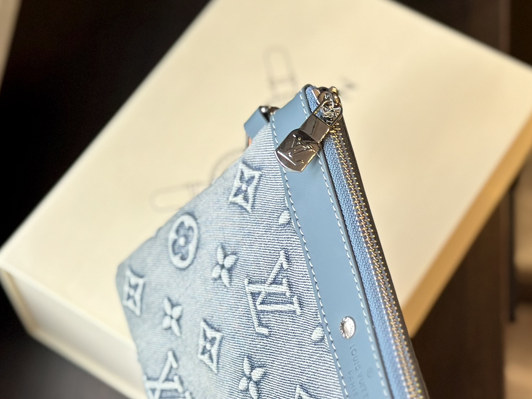 【LOUIS VUITTON  公式 旗艦店】 ルイヴィトン   クラッチバッグ 当日出荷 好評に付き再入荷！27*18CM