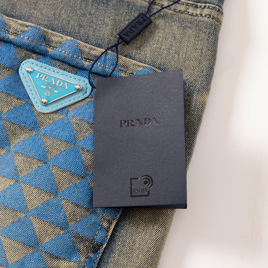 【PRADA  公式旗艦店】プラダ  ジーパン  ご好評に付き再入荷  240831