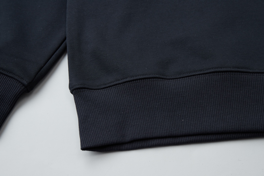 【FENDI  公式旗艦店】フェンディ  丸首の衛衣 スウェット ご好評に付き再入荷240829