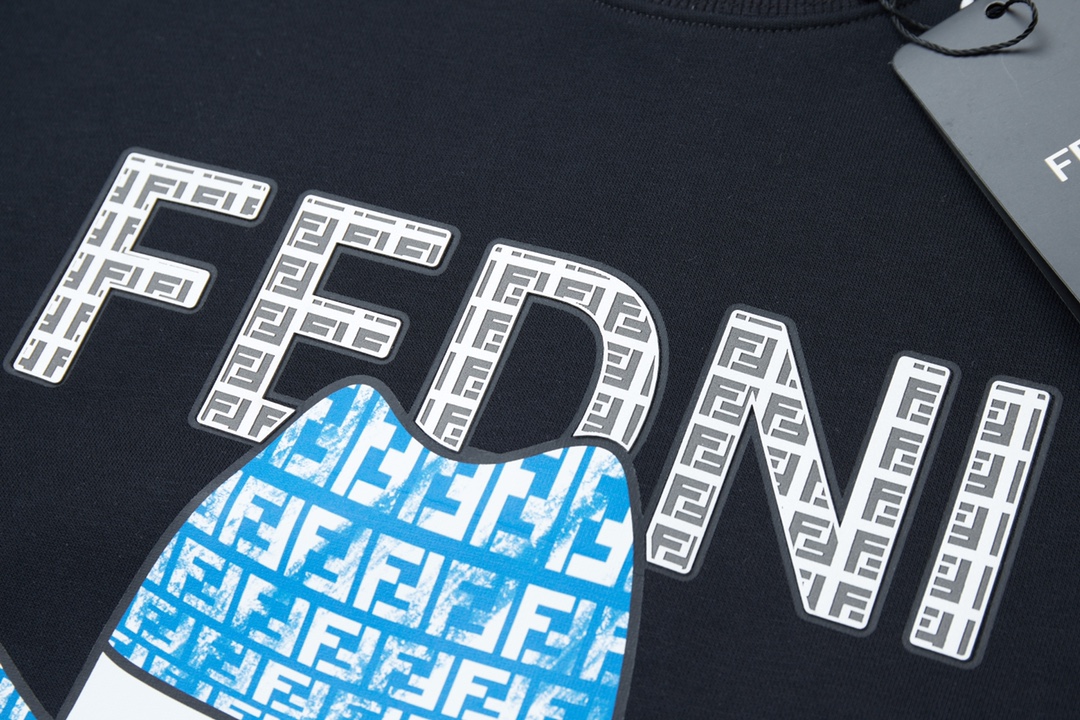 【FENDI  公式旗艦店】フェンディ  丸首の衛衣 スウェット ご好評に付き再入荷240829