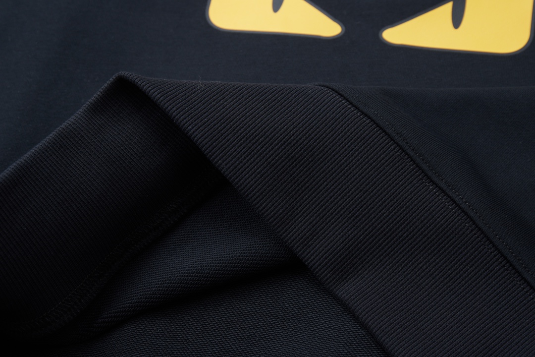 【FENDI  公式旗艦店】フェンディ  丸首の衛衣 スウェット ご好評に付き再入荷240829