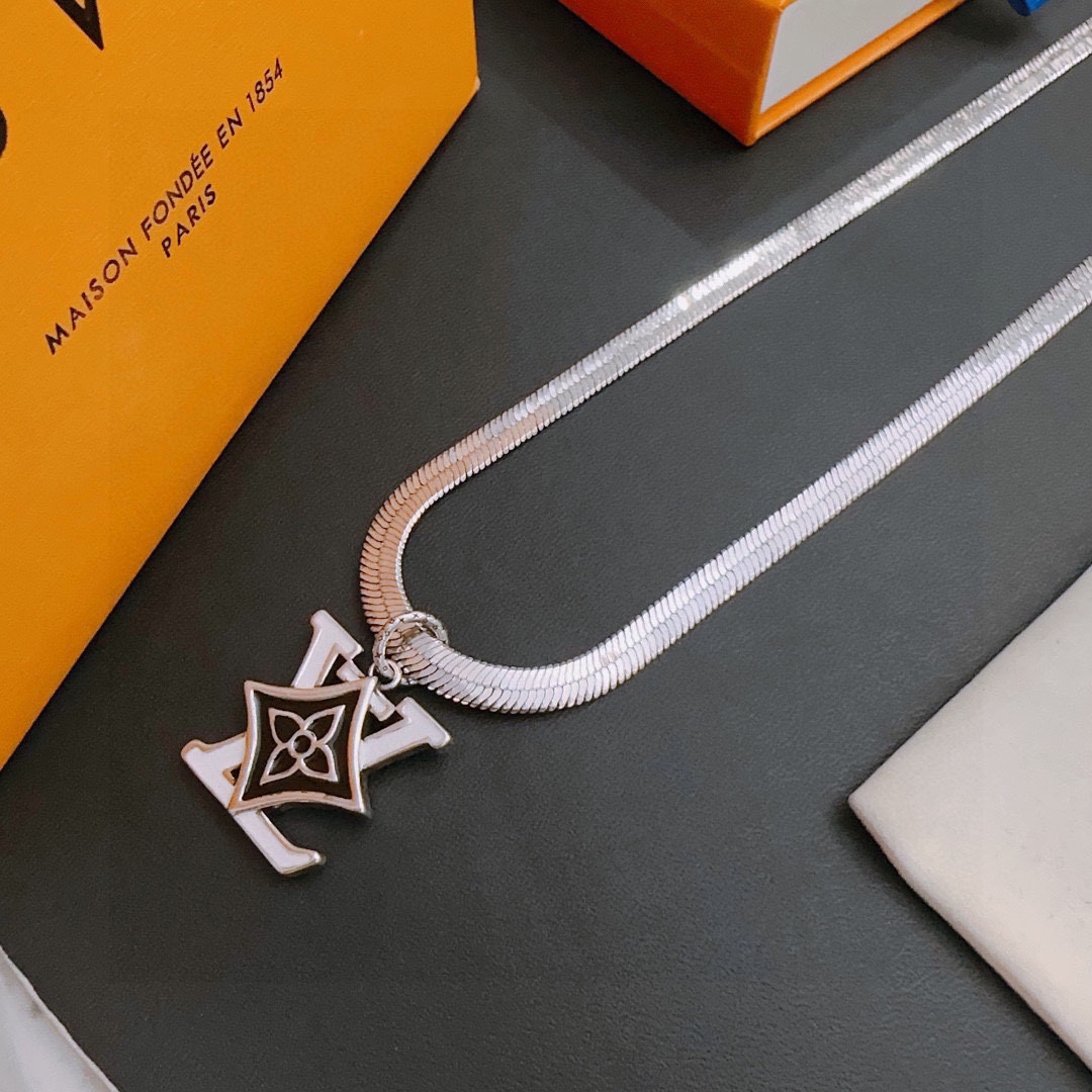 【LOUIS VUITTON】ネックレス、新しいネックレス万能シンプルファッションオーナメント 240813