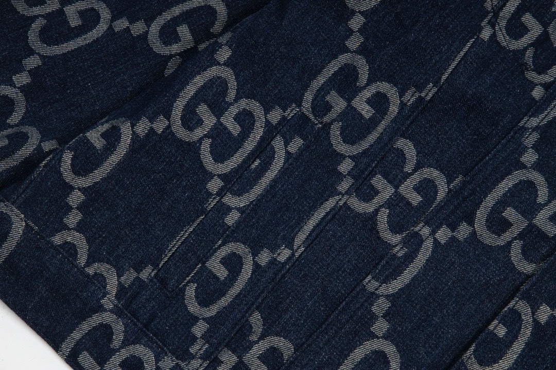 【GUCCI 公式旗艦店】グッチ  ジャケット着 好評に付き再入荷 240828