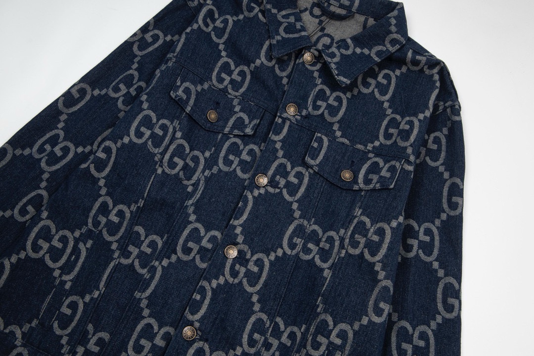 【GUCCI 公式旗艦店】グッチ  ジャケット着 好評に付き再入荷 240828