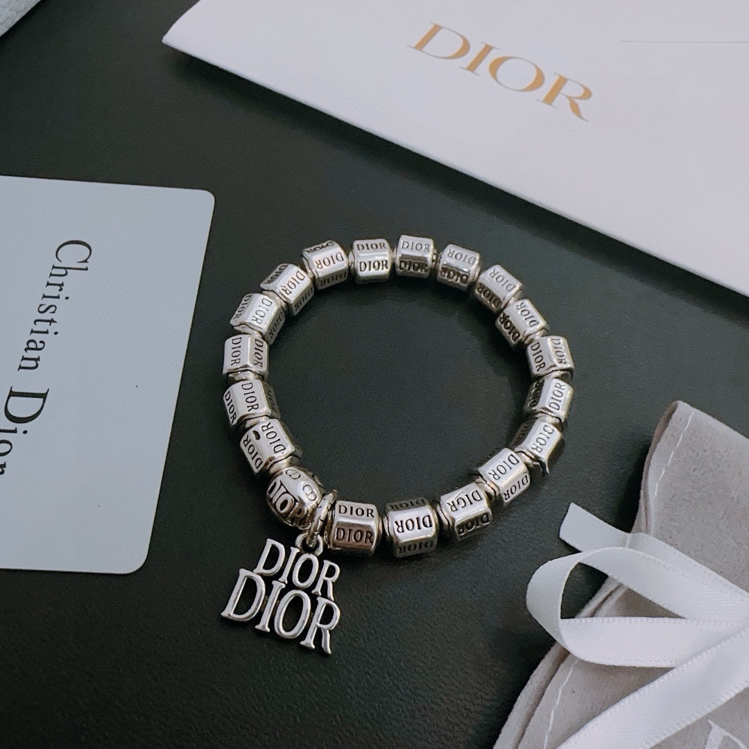 【DIOR】ブレスレット、ファッションシンプルなスタイル 240812