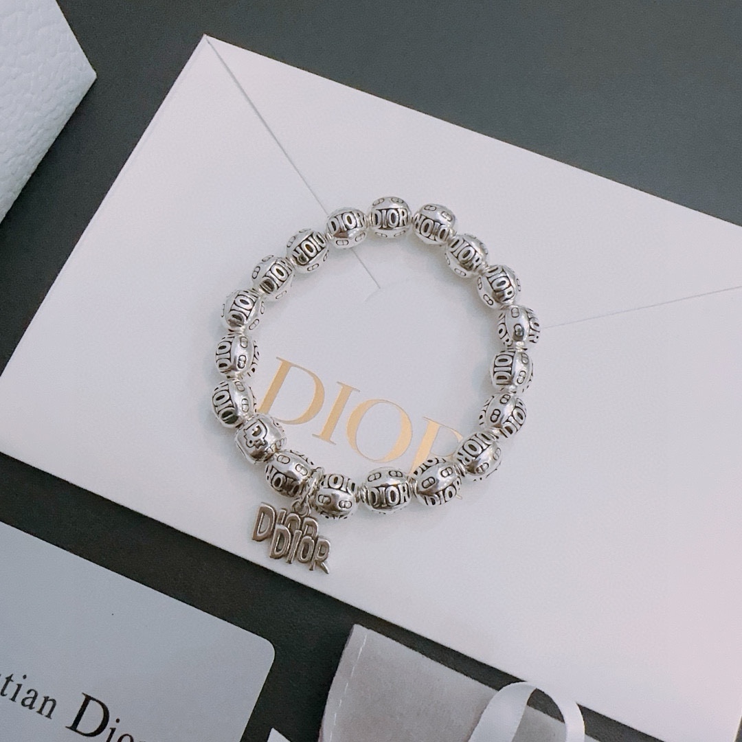 【DIOR】ブレスレット、ファッションシンプルなスタイル 240812