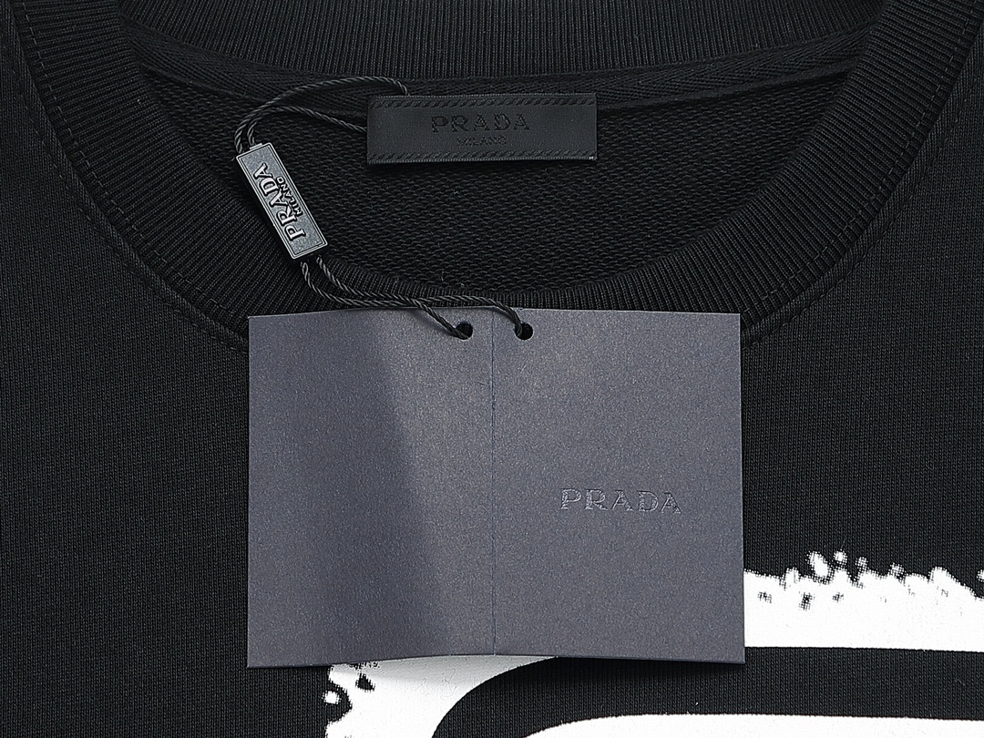 【PRADA 公式旗艦店】プラダ  丸首の衛衣 スウェットご好評に付き再入荷 240828