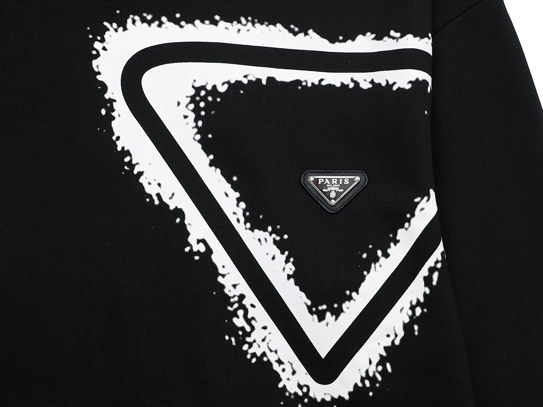 【PRADA 公式旗艦店】プラダ  丸首の衛衣 スウェットご好評に付き再入荷 240828