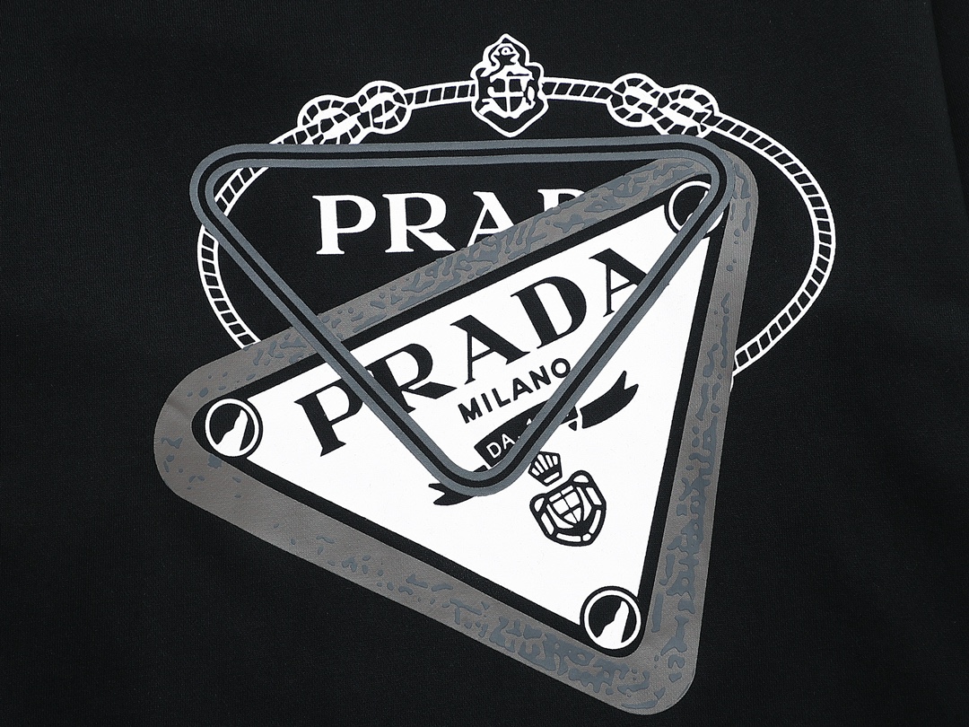 【PRADA 公式旗艦店】プラダ  丸首の衛衣 スウェットご好評に付き再入荷 240809
