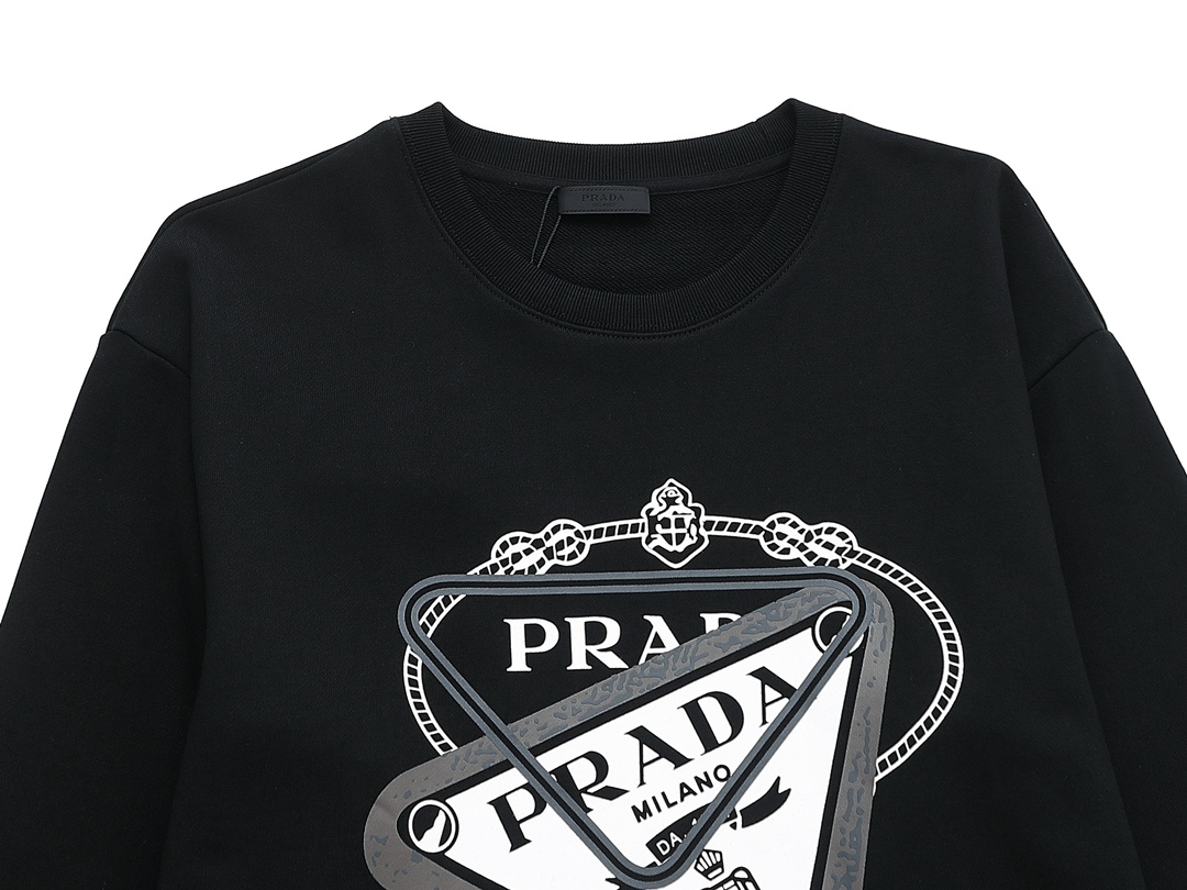 【PRADA 公式旗艦店】プラダ  丸首の衛衣 スウェットご好評に付き再入荷 240809