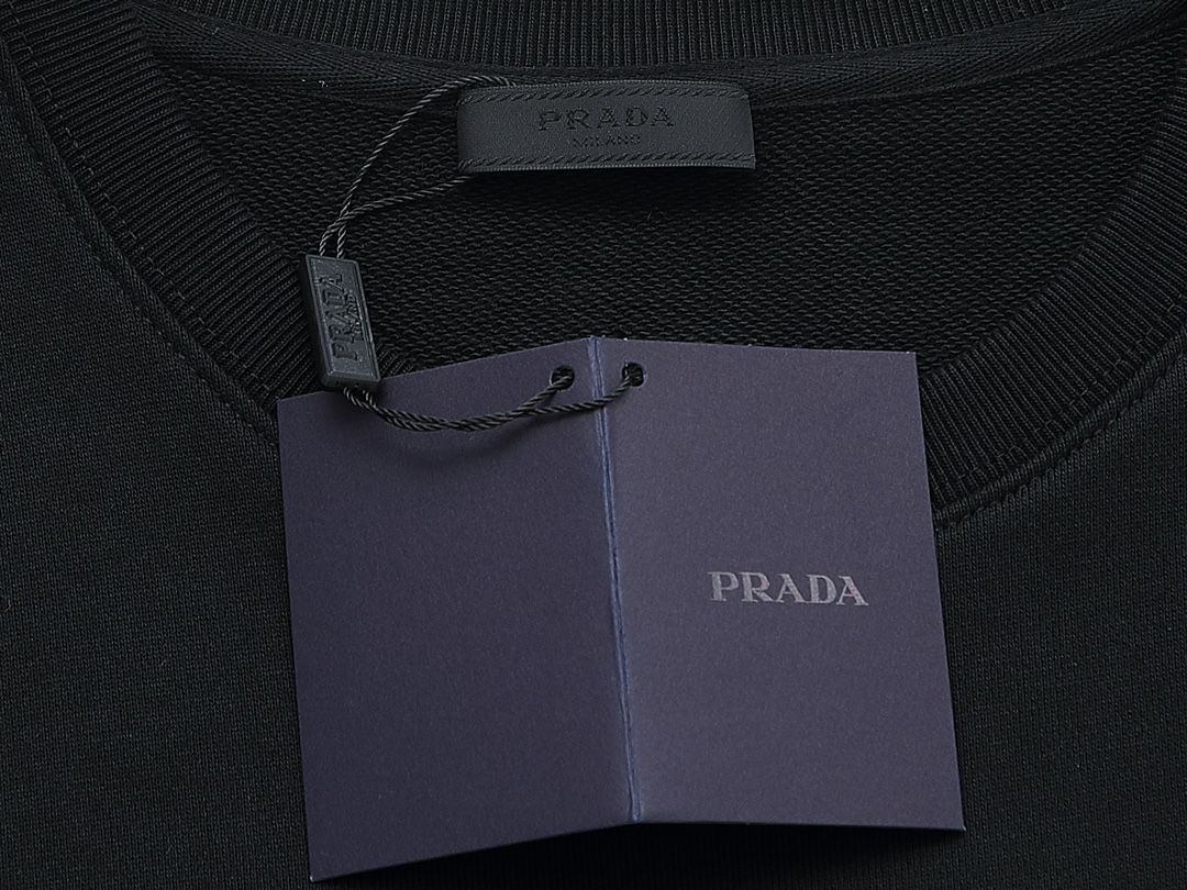 【PRADA 公式旗艦店】プラダ  丸首の衛衣 スウェットご好評に付き再入荷 240809