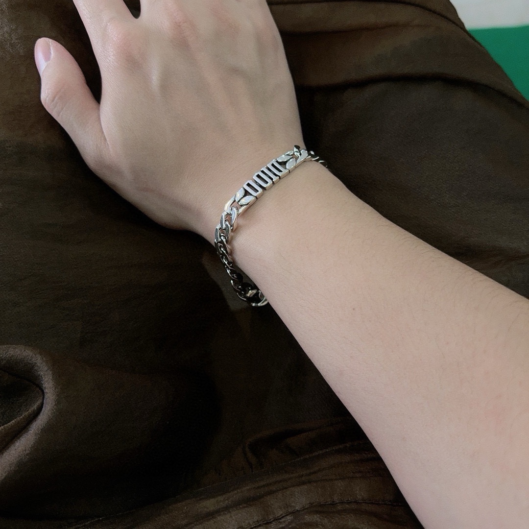 【DIOR】ブレスレット、ファッションシンプルなスタイル 240812