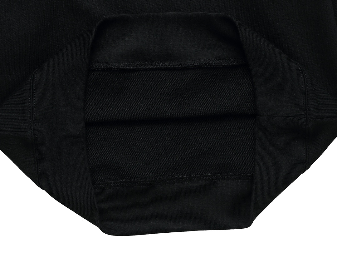 【LOUIS VUITTON  公式旗艦店】ルイヴィトン 丸首の衛衣 スウェット ご好評に付き再入荷 240808