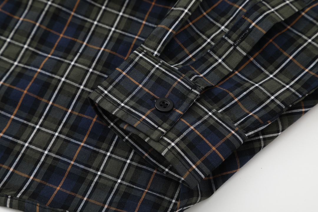 【BALENCIAGA 公式旗艦店】バレンシアガ  シャツ ご好評に付き再入荷 240802