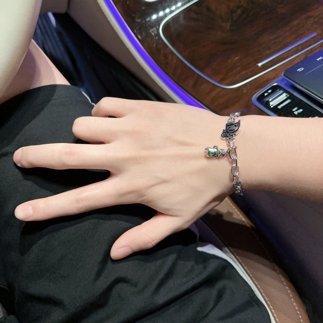 【DIOR】ブレスレット、ファッションシンプルなスタイル 240812